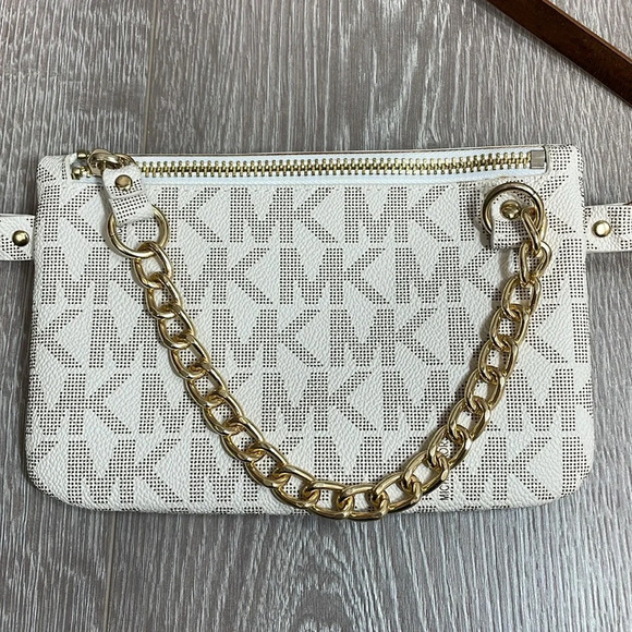 Michael Kors Signature Vanilla and Gold Chain Belt Bag Pouch Fanny Pack Purse M - Picture 2 of 12